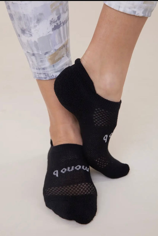 essential no show tab socks